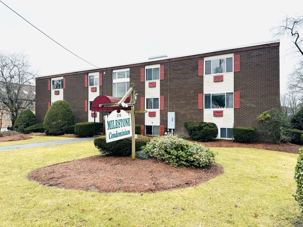 215 Chelmsford St 18