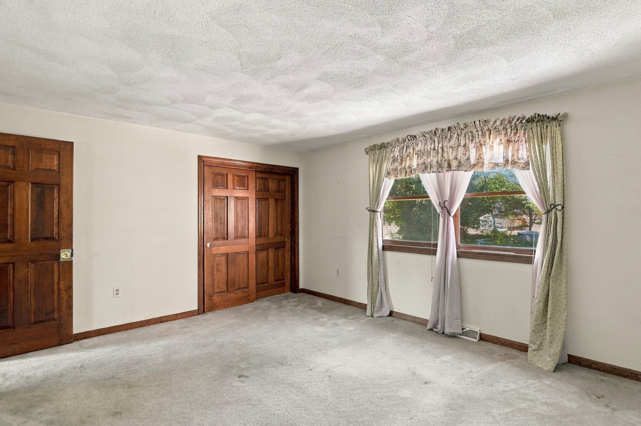 2 Clifford Road, Burlington, MA Photo #35