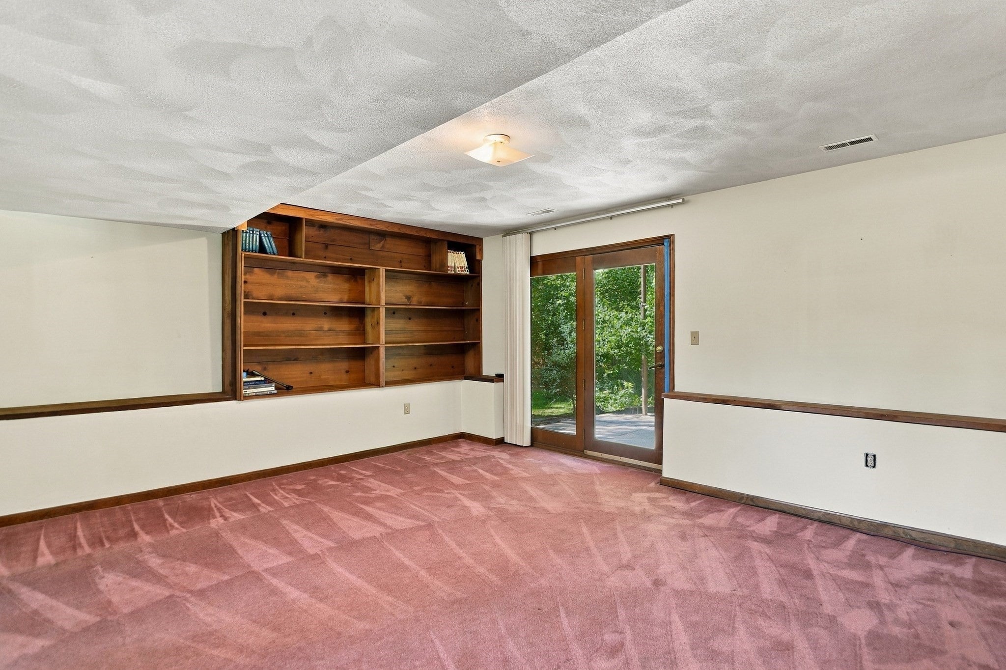 2 Clifford Road, Burlington, MA Photo #20