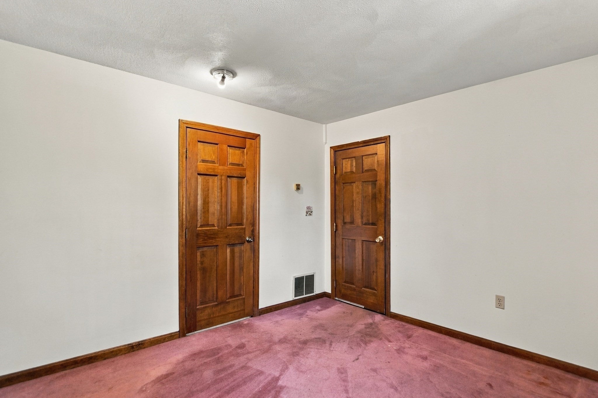 2 Clifford Road, Burlington, MA Photo #27