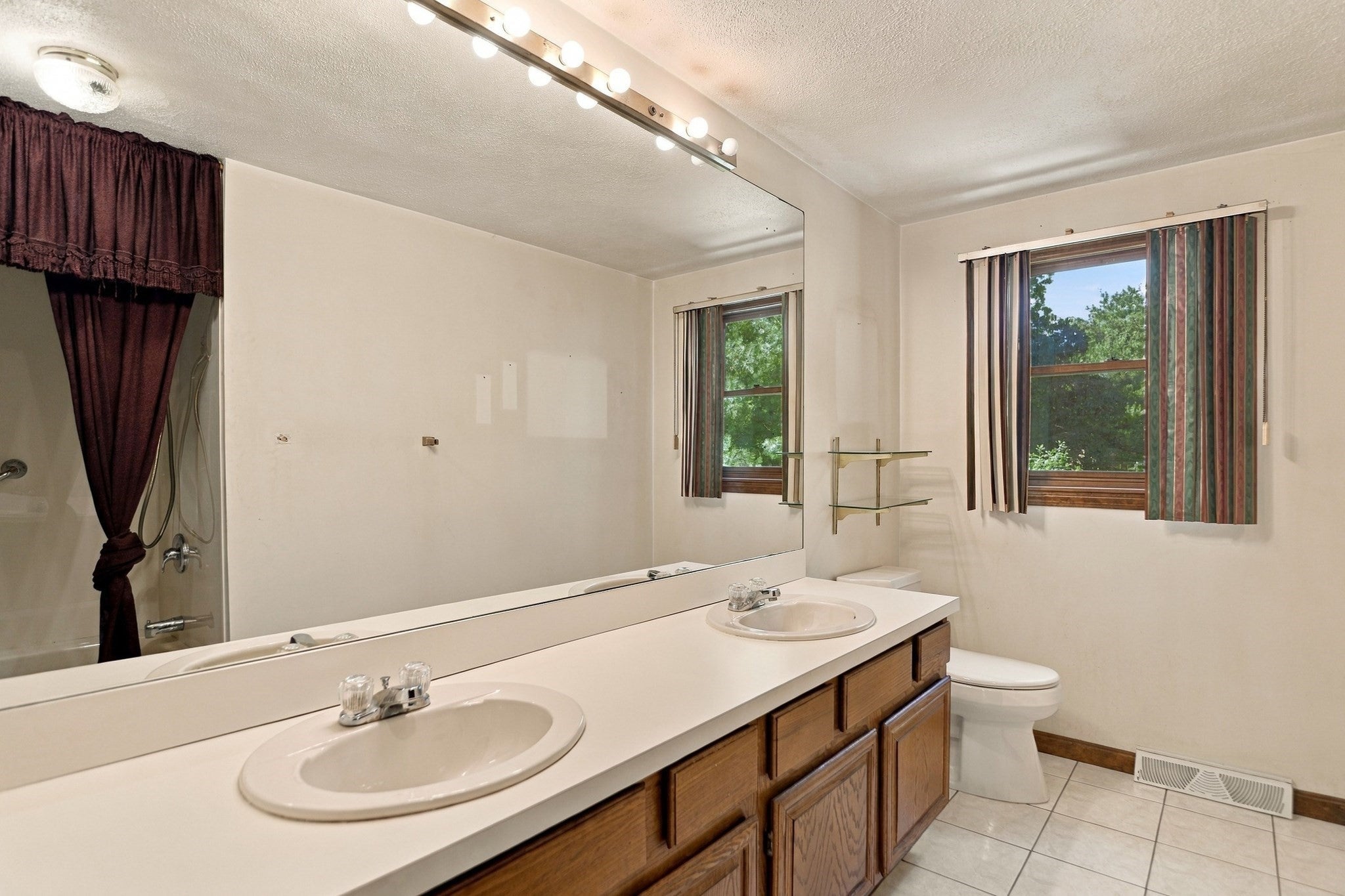 2 Clifford Road, Burlington, MA Photo #25
