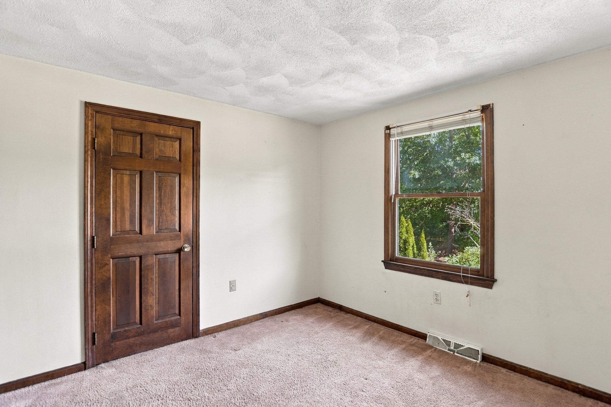 2 Clifford Road, Burlington, MA Photo #28