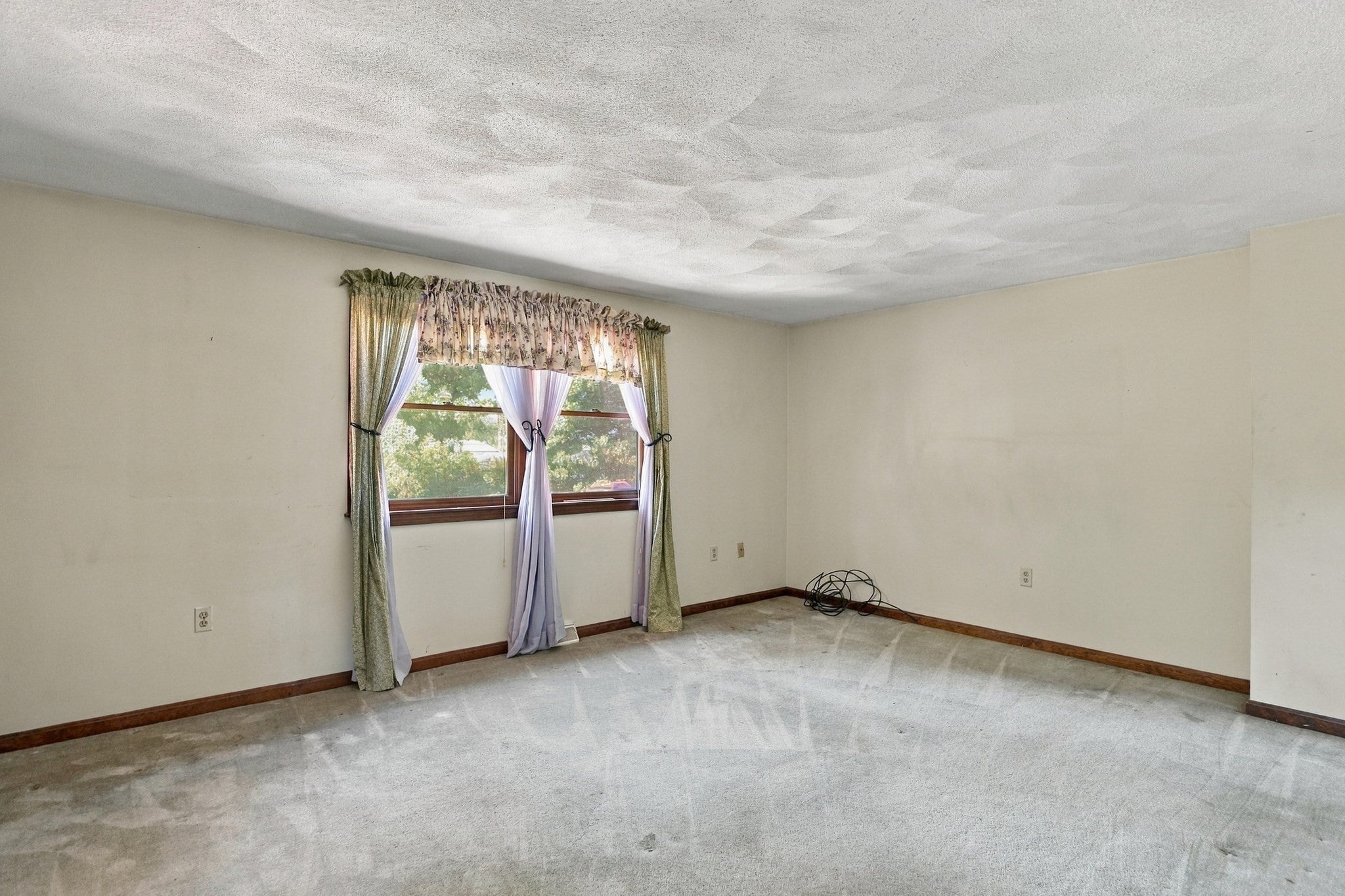 2 Clifford Road, Burlington, MA Photo #33