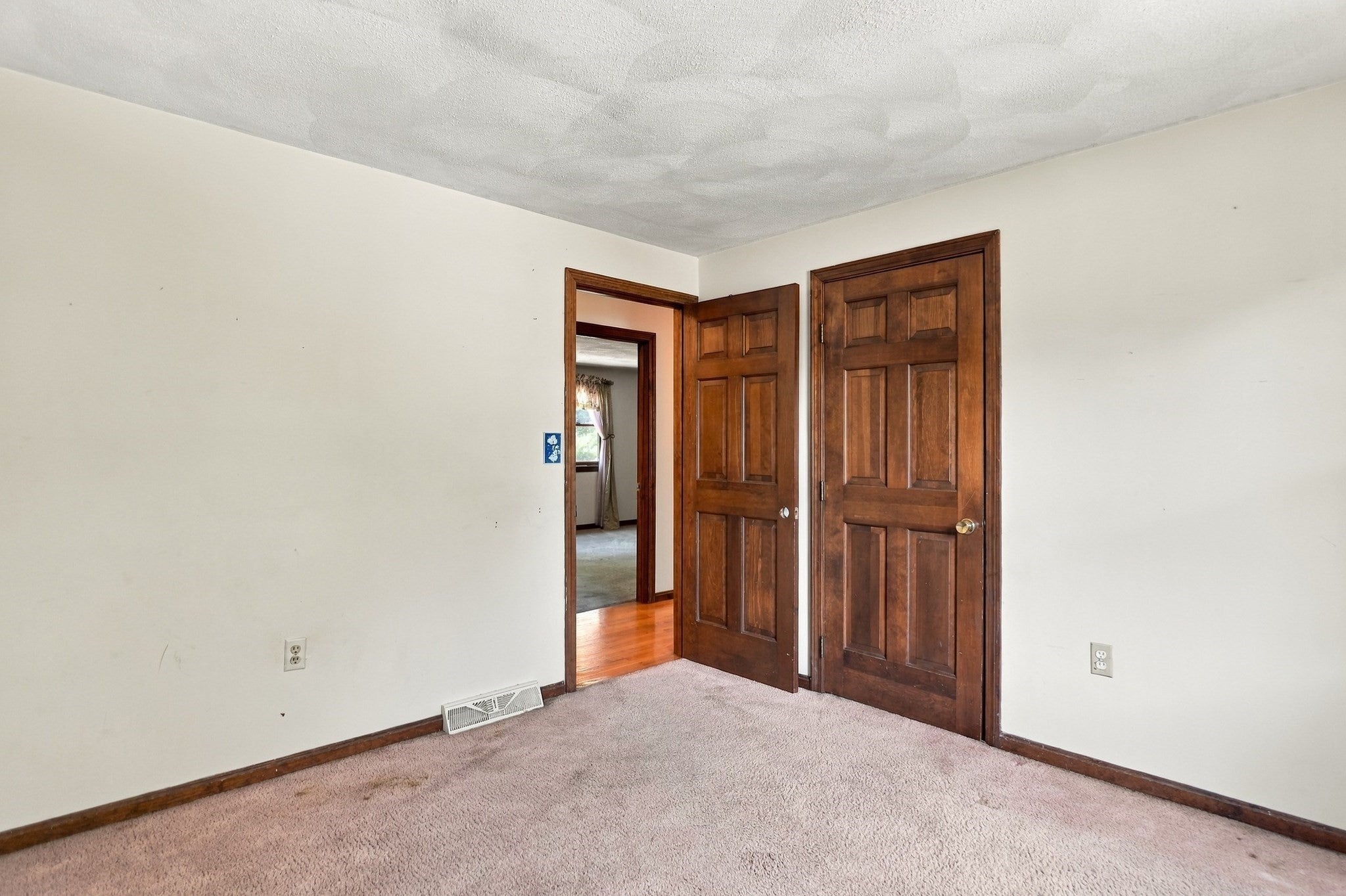 2 Clifford Road, Burlington, MA Photo #26