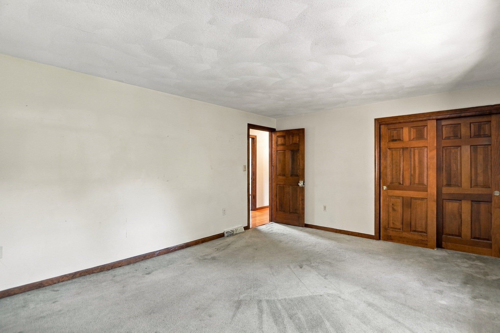 2 Clifford Road, Burlington, MA Photo #34
