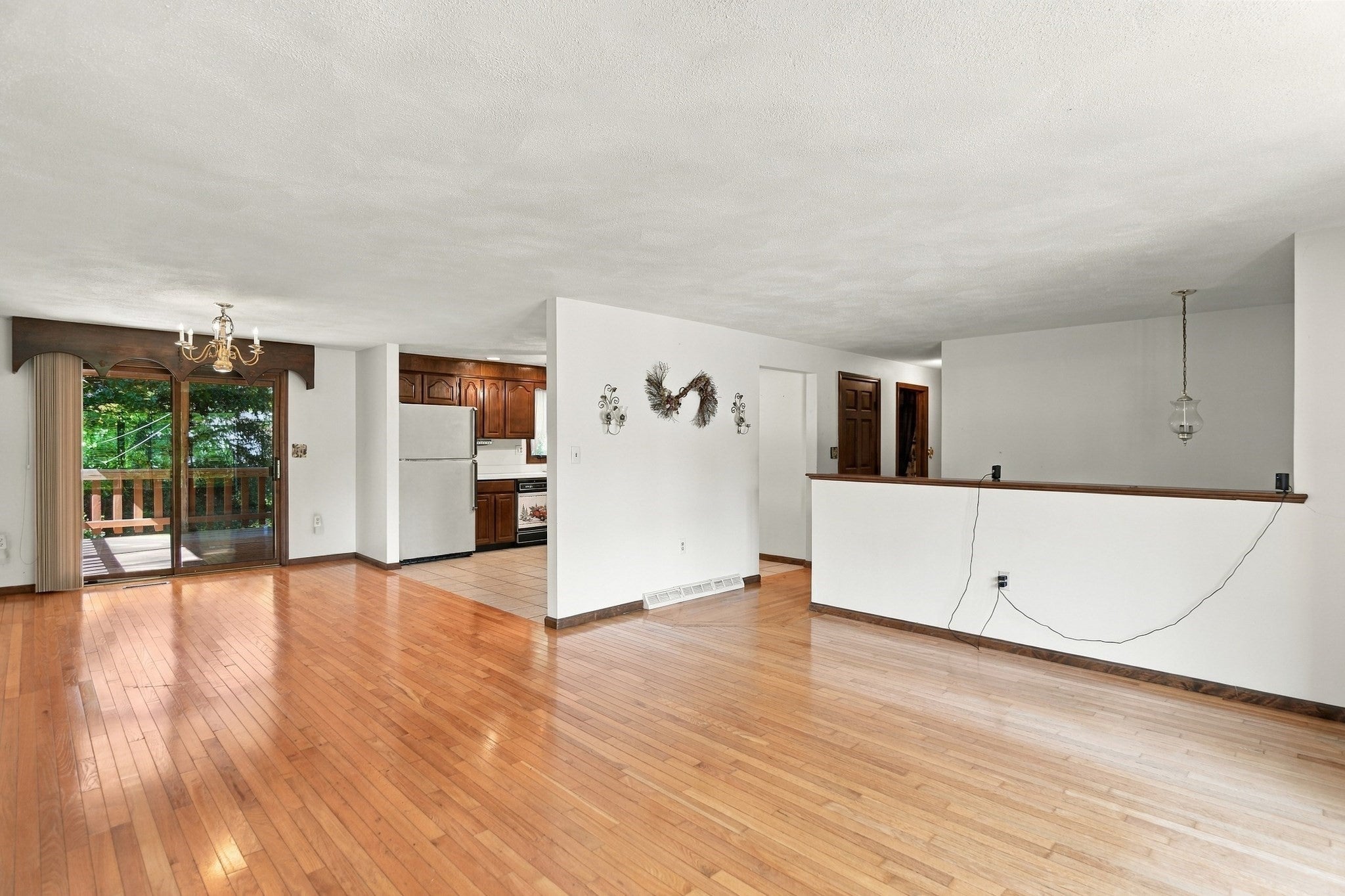2 Clifford Road, Burlington, MA Photo #9
