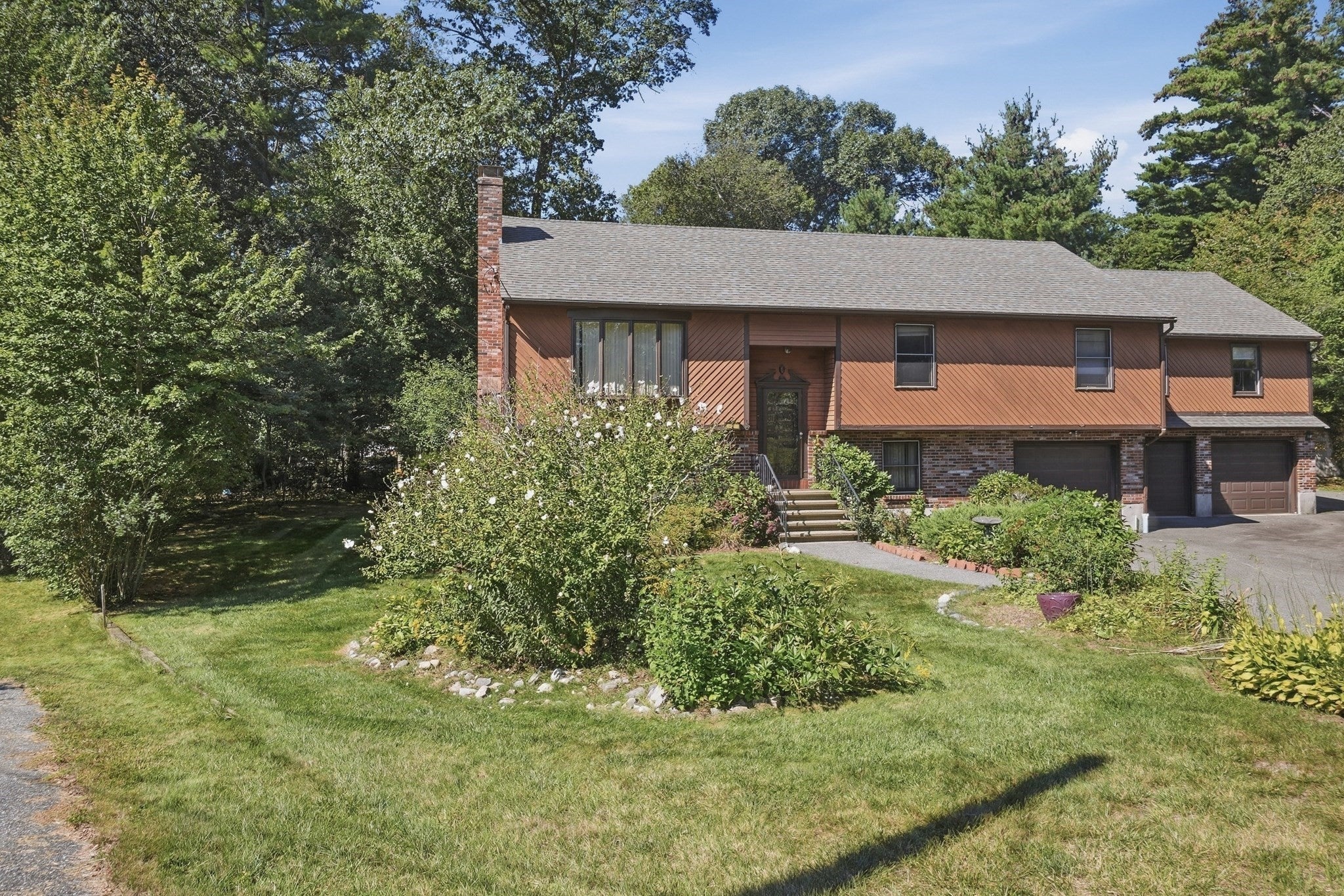 2 Clifford Road, Burlington, MA Photo #2