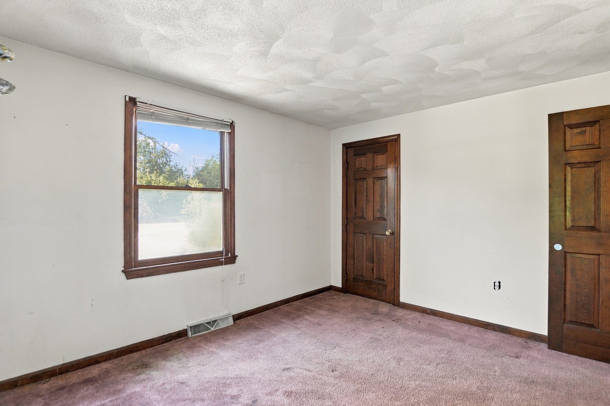 2 Clifford Road, Burlington, MA Photo #31