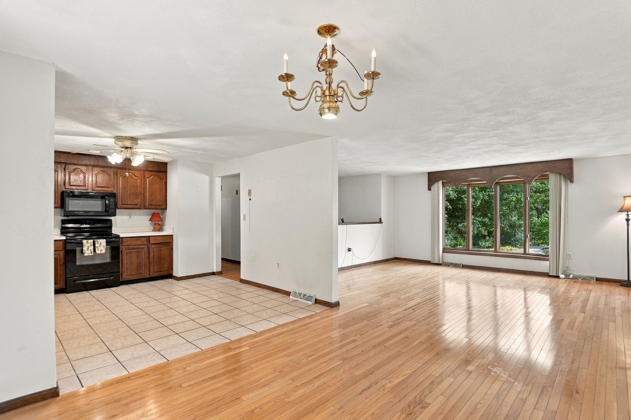 2 Clifford Road, Burlington, MA Photo #6