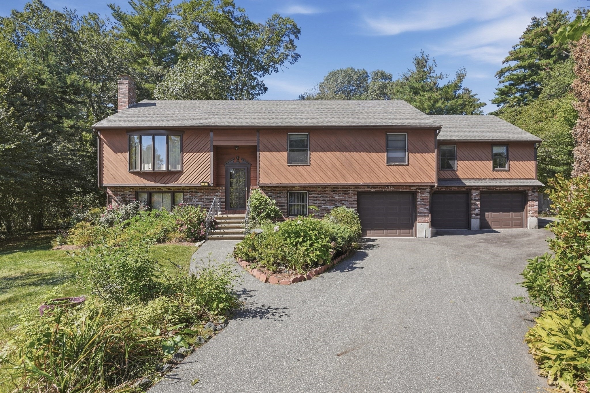 2 Clifford Road, Burlington, MA Photo #1