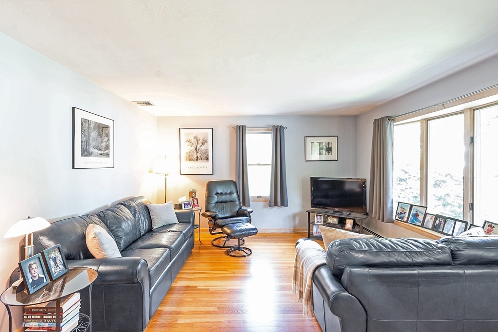 39 Rustic Dr