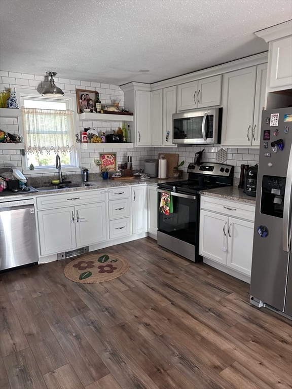 35 Scarlet Dr