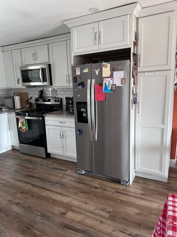 35 Scarlet Dr