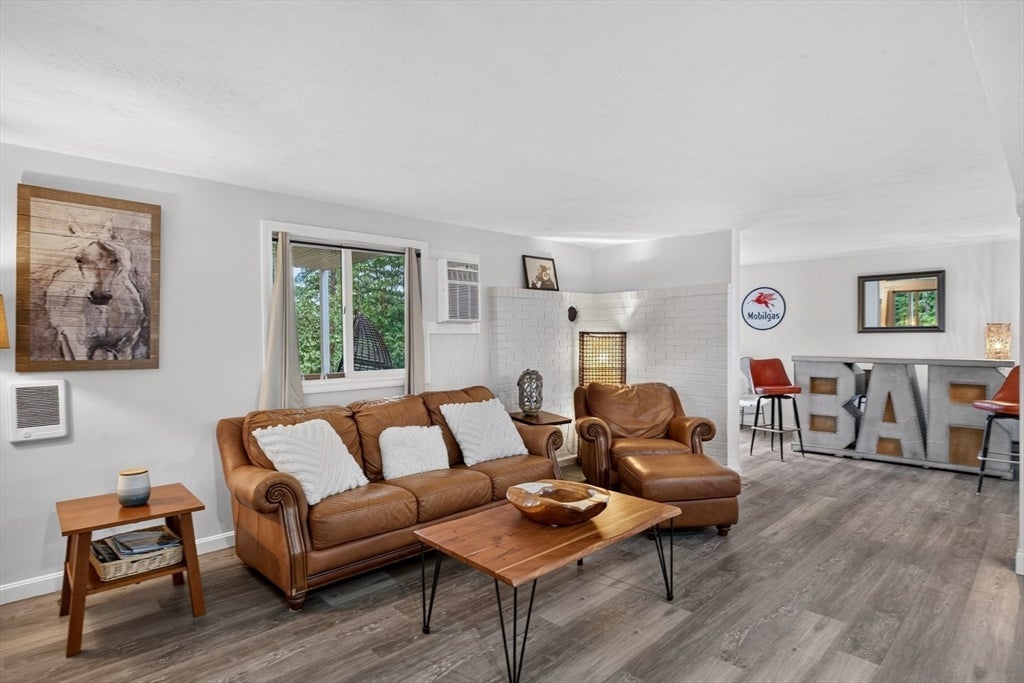 8 Theatre Dr, Falmouth, MA, 8 Theatre Dr, Falmouth, MA Photo #24