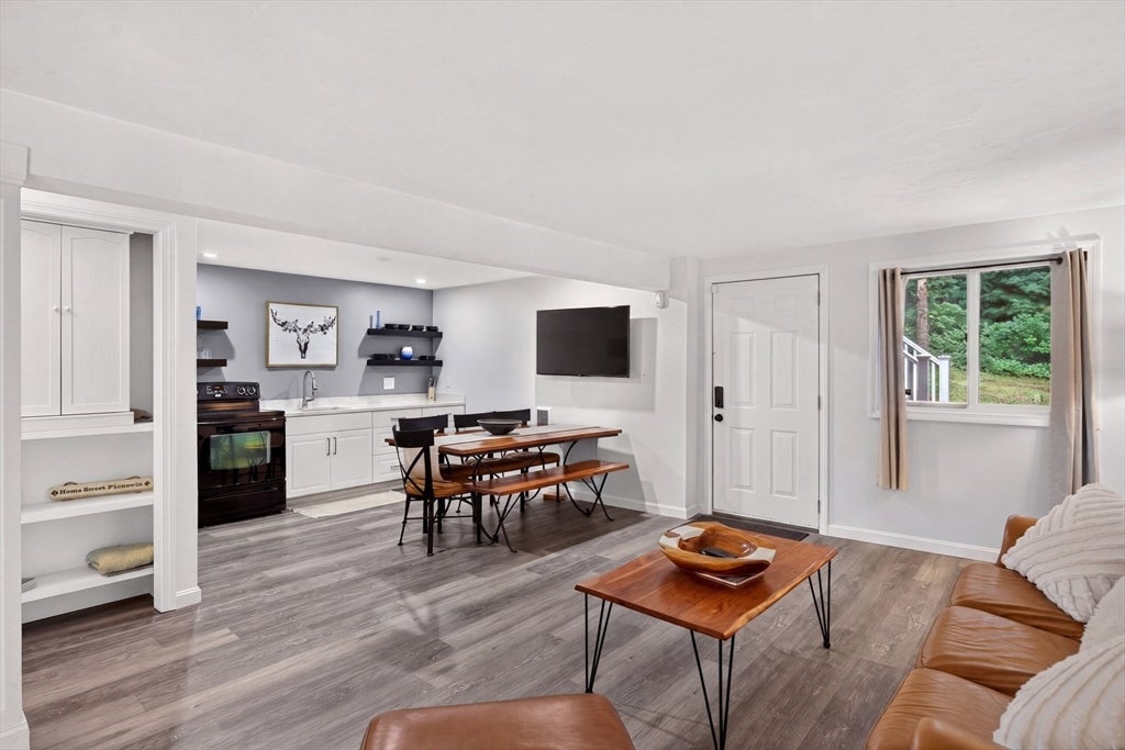 8 Theatre Dr, Falmouth, MA, 8 Theatre Dr, Falmouth, MA Photo #25