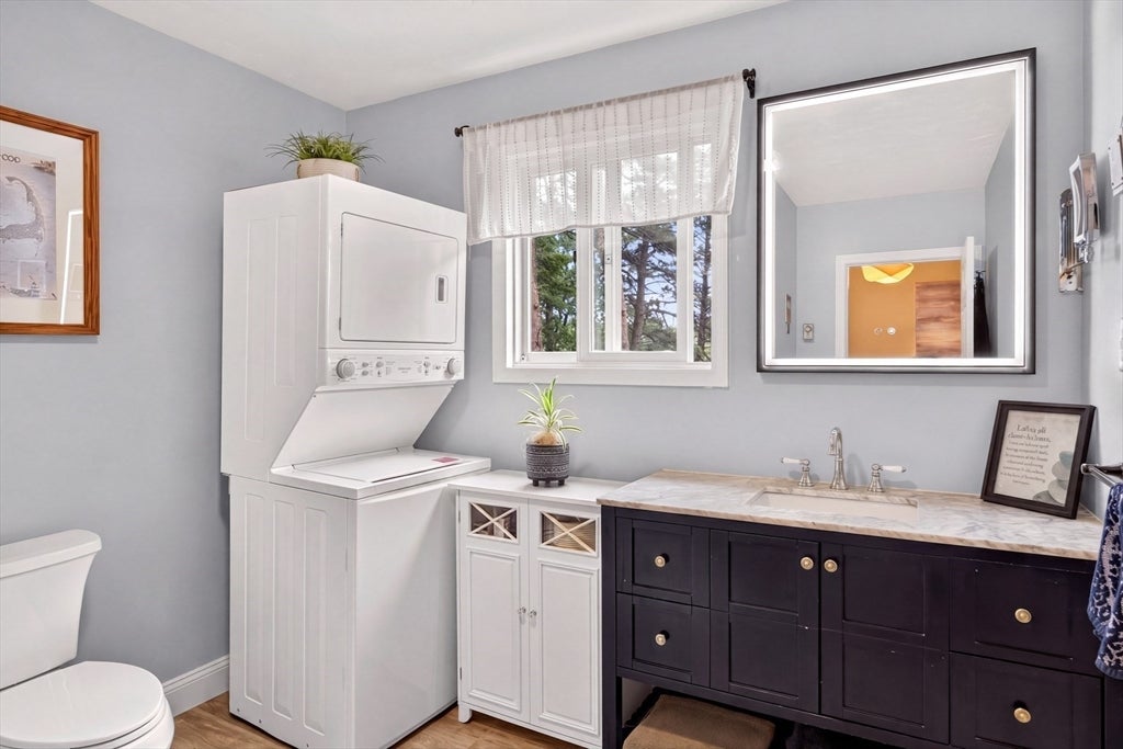 8 Theatre Dr, Falmouth, MA, 8 Theatre Dr, Falmouth, MA Photo #17