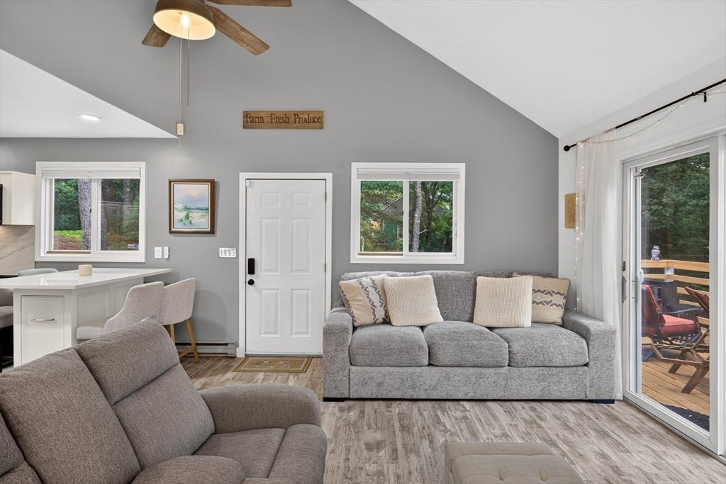 8 Theatre Dr, Falmouth, MA, 8 Theatre Dr, Falmouth, MA Photo #4