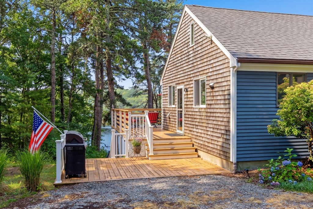 8 Theatre Dr, Falmouth, MA, 8 Theatre Dr, Falmouth, MA Photo #2