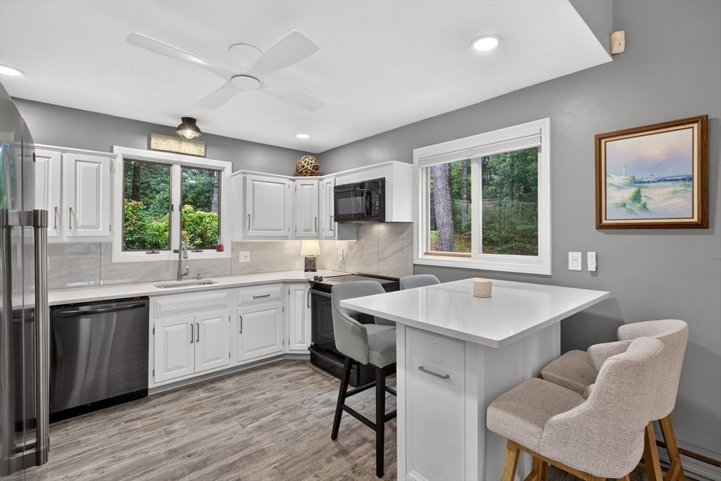 8 Theatre Dr, Falmouth, MA, 8 Theatre Dr, Falmouth, MA Photo #5