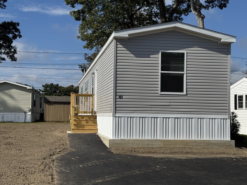 48 Mayflower Avenue