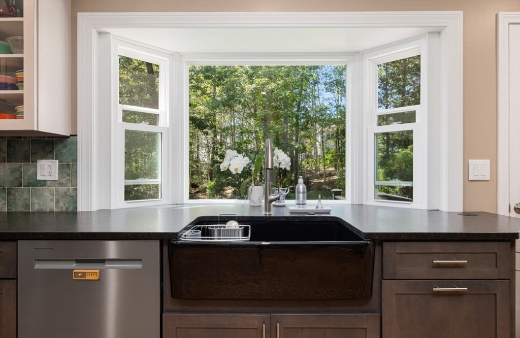 172 Broad Rock Rd, South Kingstown, RI Photo #11