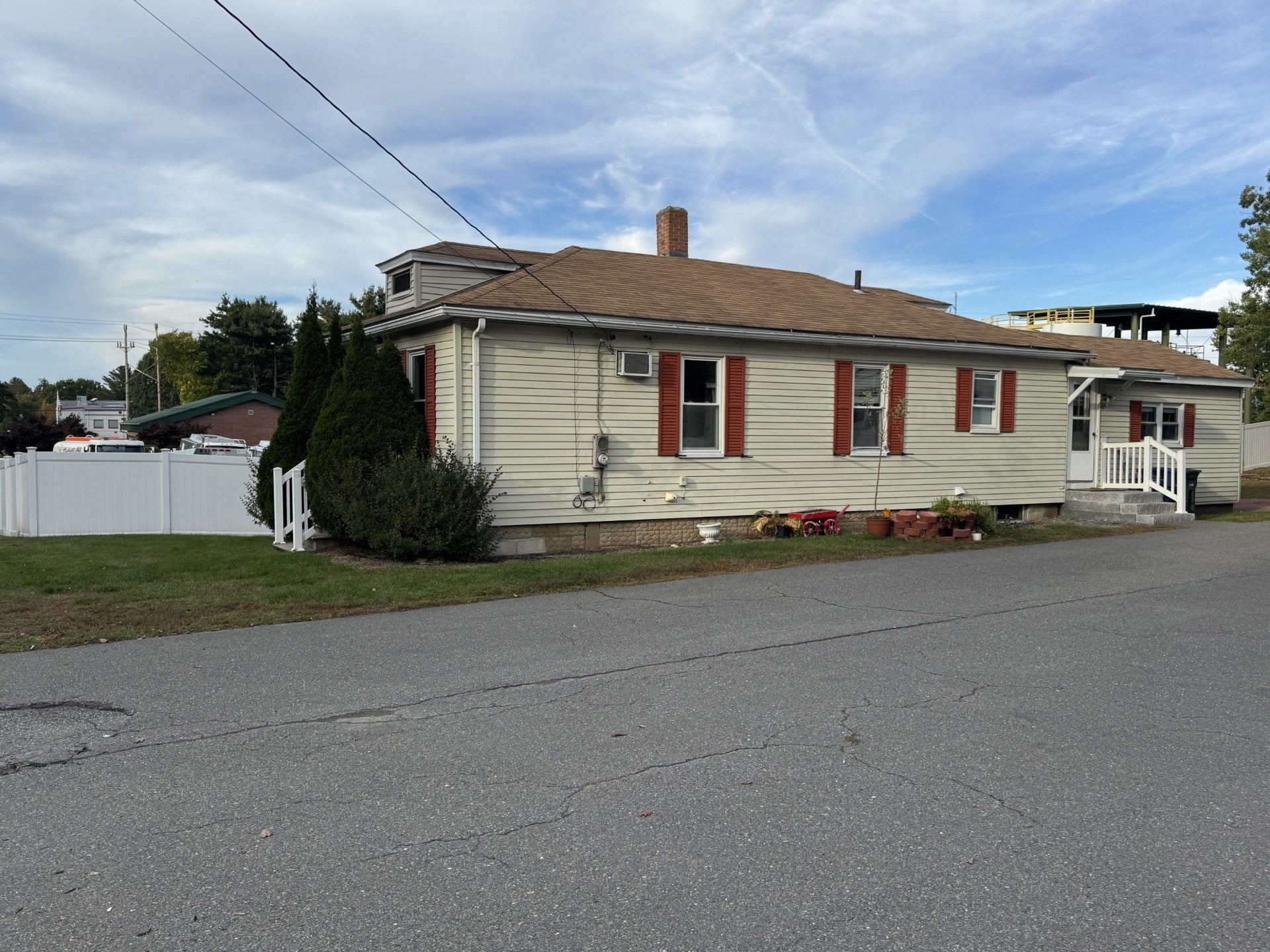 261 Litchfield St, Leominster, MA, 261 Litchfield St, Leominster, MA Photo #2