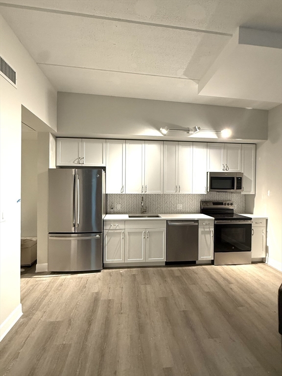 Revere, Massachusetts 02151, United States, 1 Bedroom Bedrooms, ,1 BathroomBathrooms,Residential,Active,185674