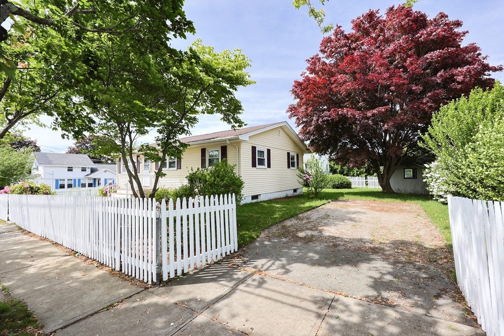 320 Mount Hope Ave