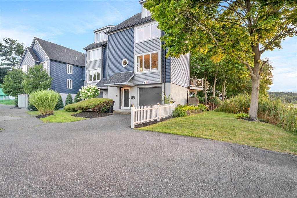 Photo of 2 Atkinson Dr, Saugus, MA