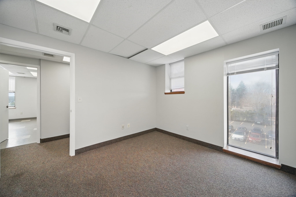 Springfield, Massachusetts 01103, United States, ,16 BathroomsBathrooms,Commercial,Active,162240