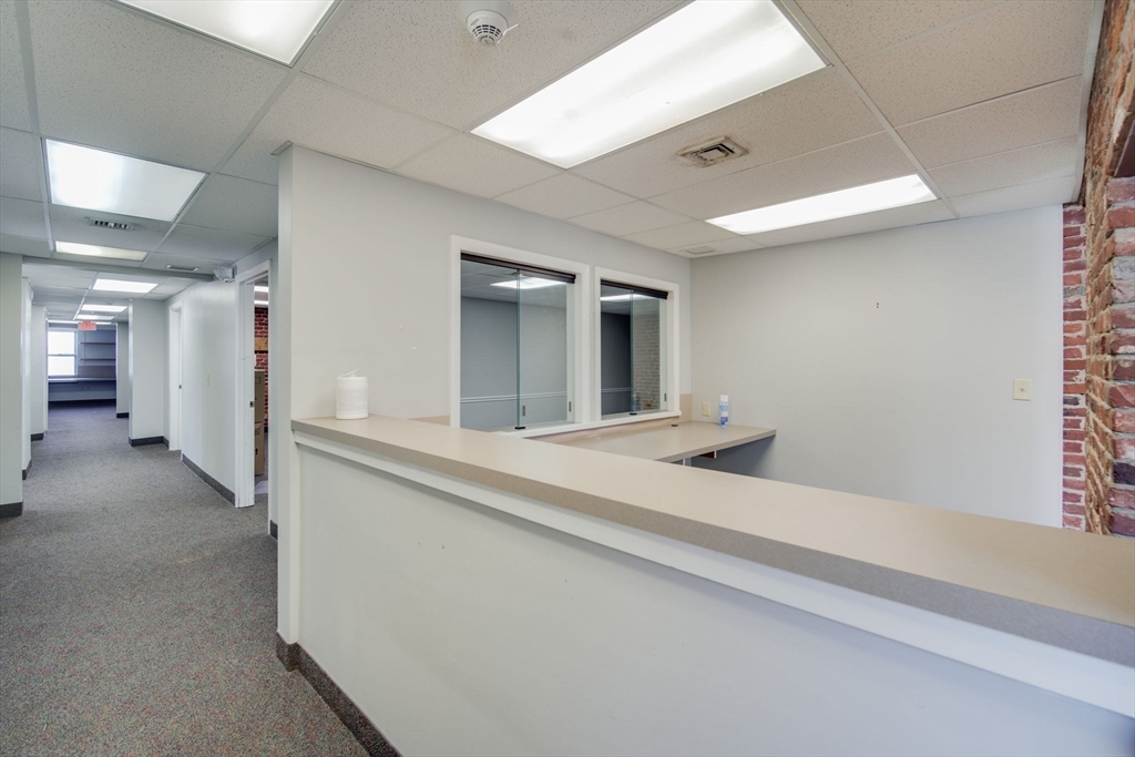 Springfield, Massachusetts 01103, United States, ,16 BathroomsBathrooms,Commercial,Active,162240