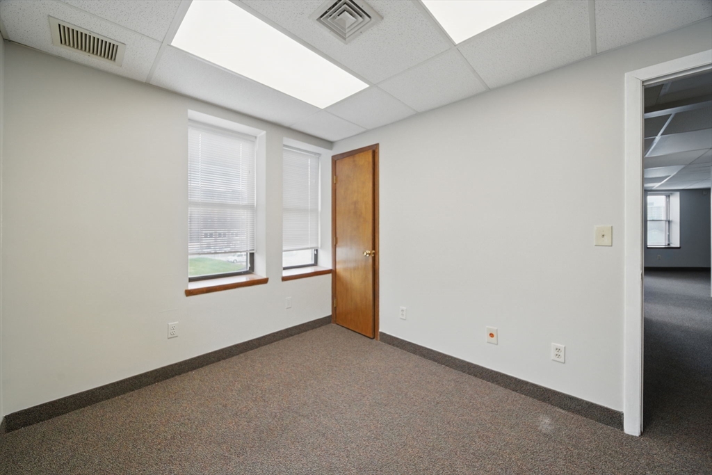 Springfield, Massachusetts 01103, United States, ,16 BathroomsBathrooms,Commercial,Active,162240