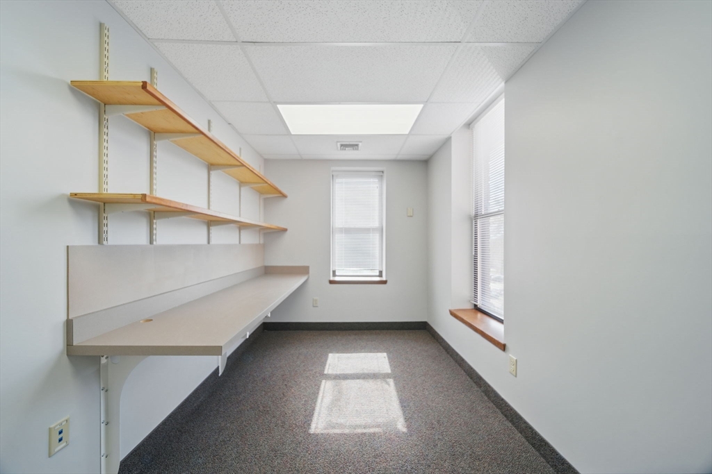 Springfield, Massachusetts 01103, United States, ,16 BathroomsBathrooms,Commercial,Active,162240