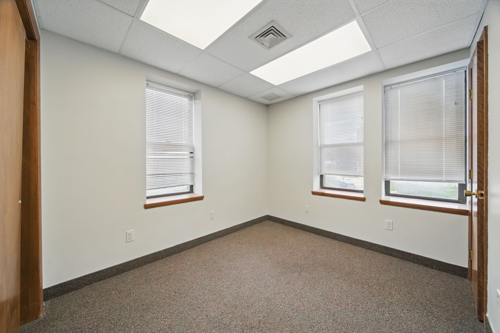 Springfield, Massachusetts 01103, United States, ,16 BathroomsBathrooms,Commercial,Active,162240