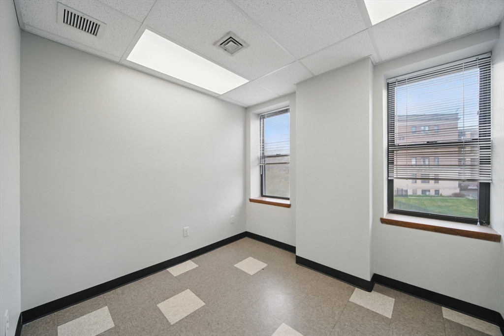 Springfield, Massachusetts 01103, United States, ,16 BathroomsBathrooms,Commercial,Active,162240