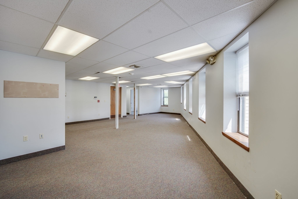 Springfield, Massachusetts 01103, United States, ,16 BathroomsBathrooms,Commercial,Active,162240