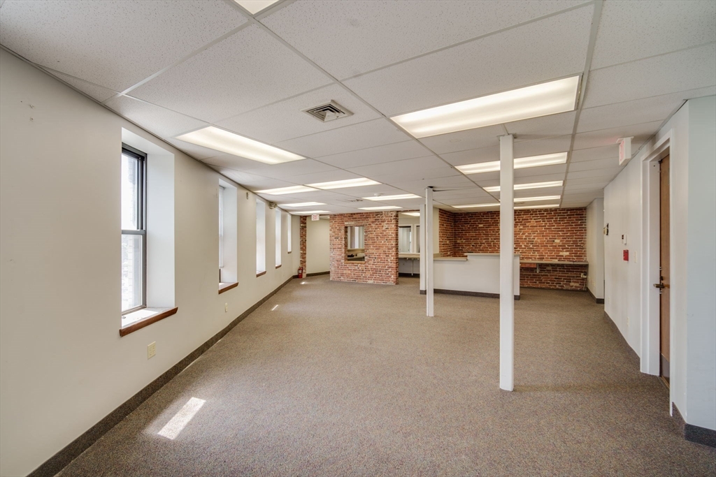 Springfield, Massachusetts 01103, United States, ,16 BathroomsBathrooms,Commercial,Active,162240