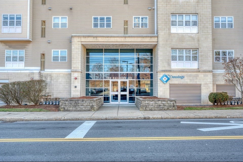 140 Railroad Ave