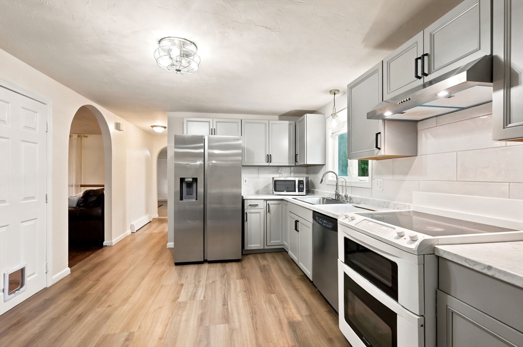 11 Elmwood Dr
