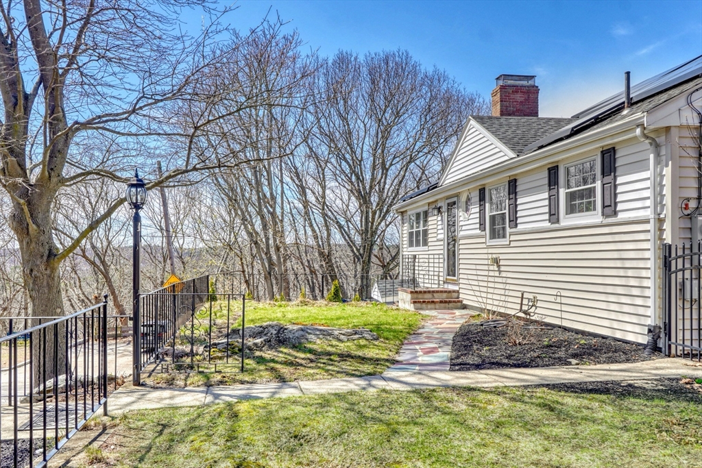 32 Willard St