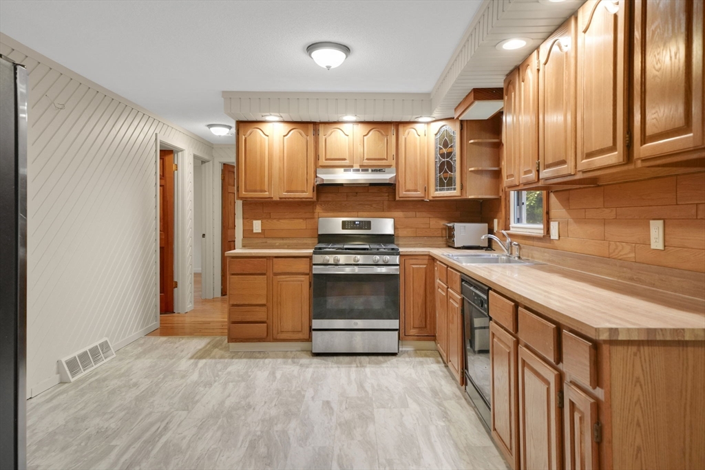 5 Tracy Dr