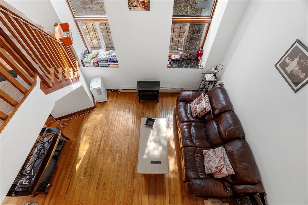 36 Hanson St