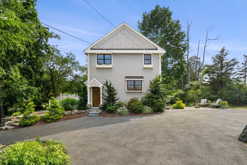3 Cabot Ln