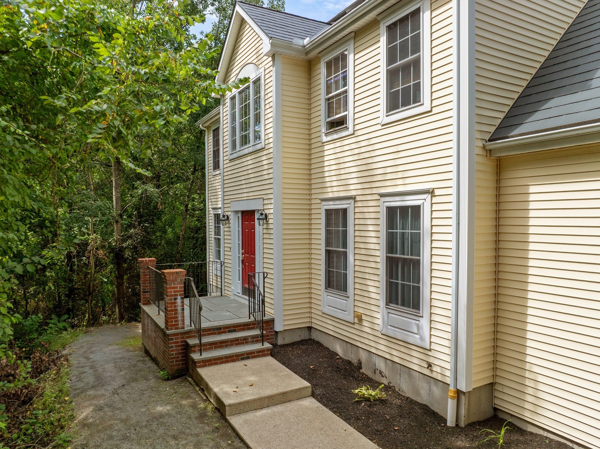 115 Cathedral Drive, Attleboro, MA Photo #2