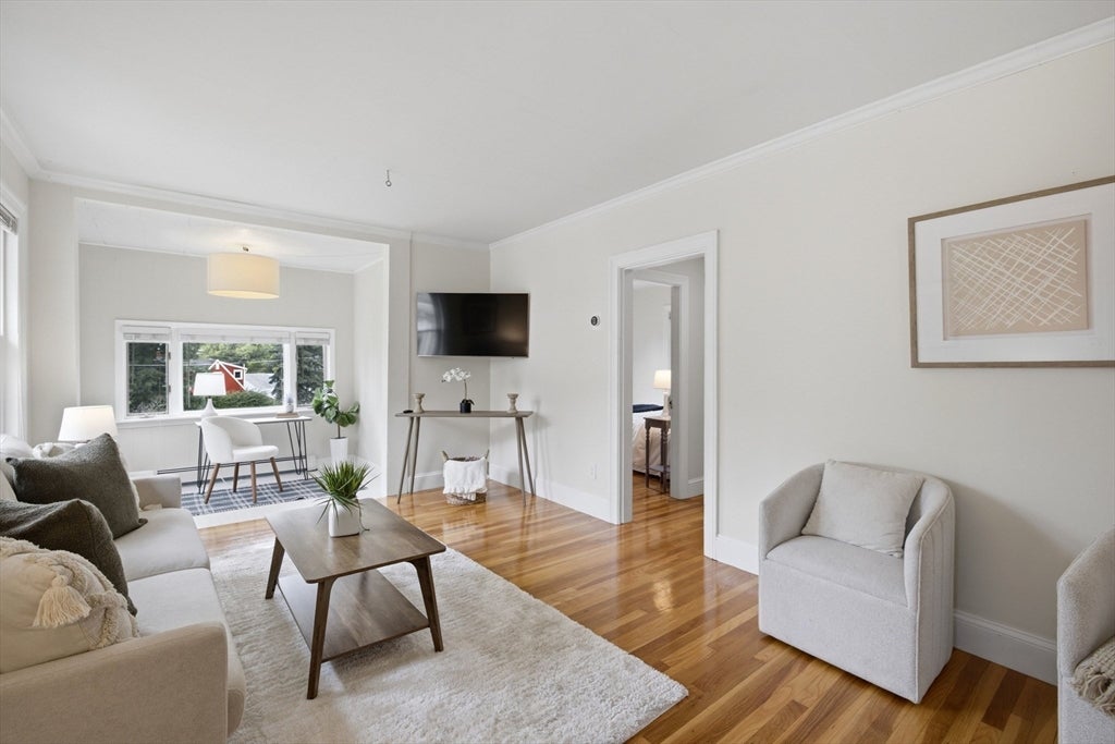 76 Woodland Rd