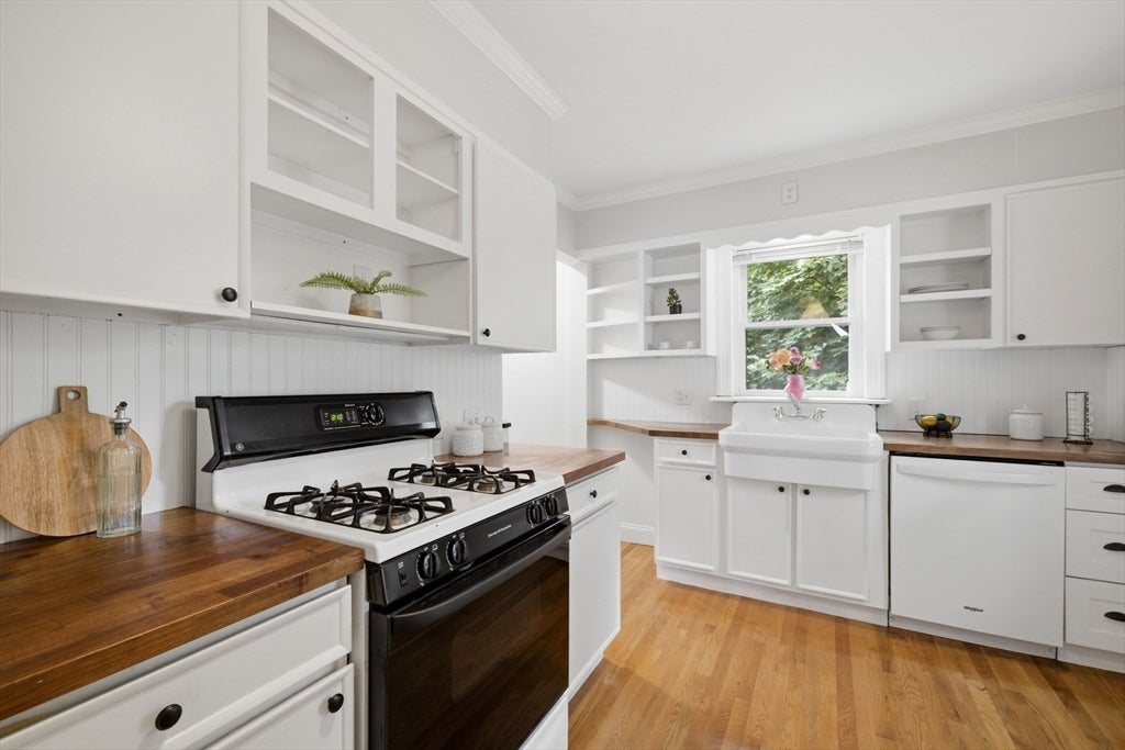 76 Woodland Rd
