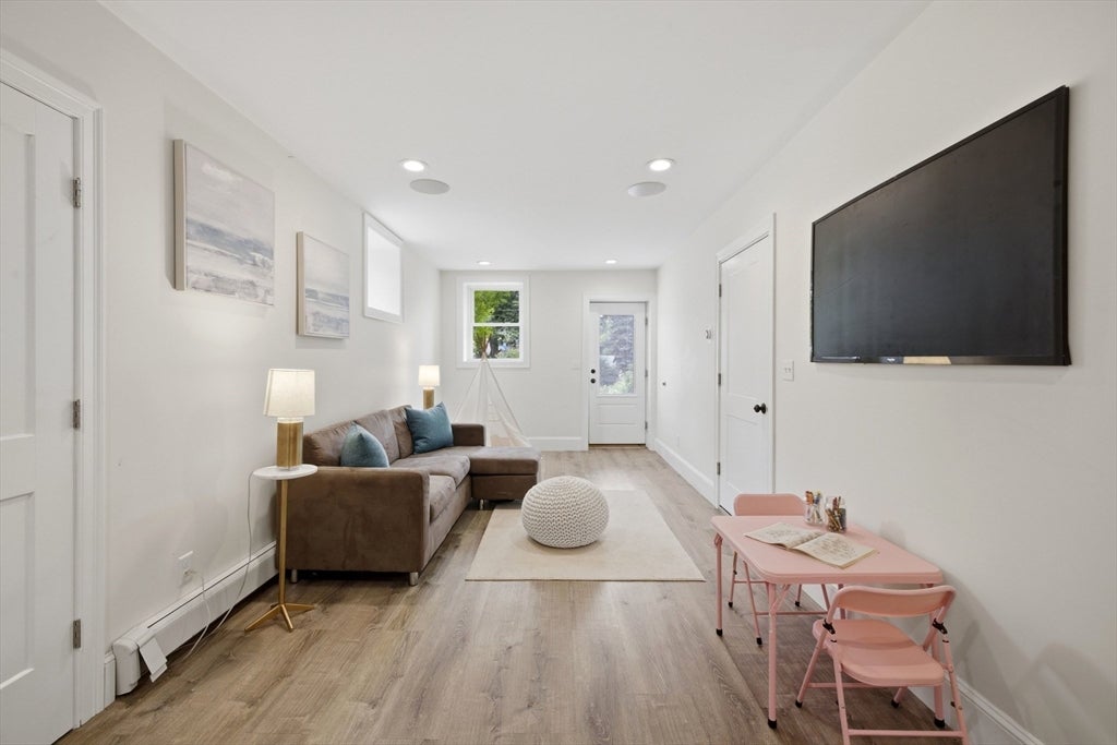 76 Woodland Rd