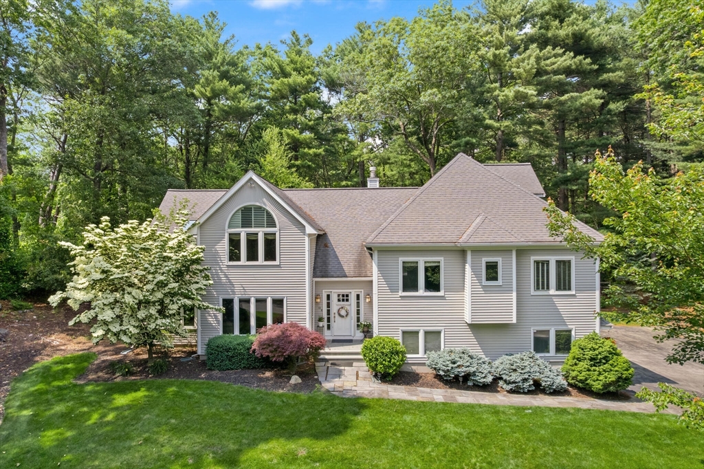 40 Strawberry Ln