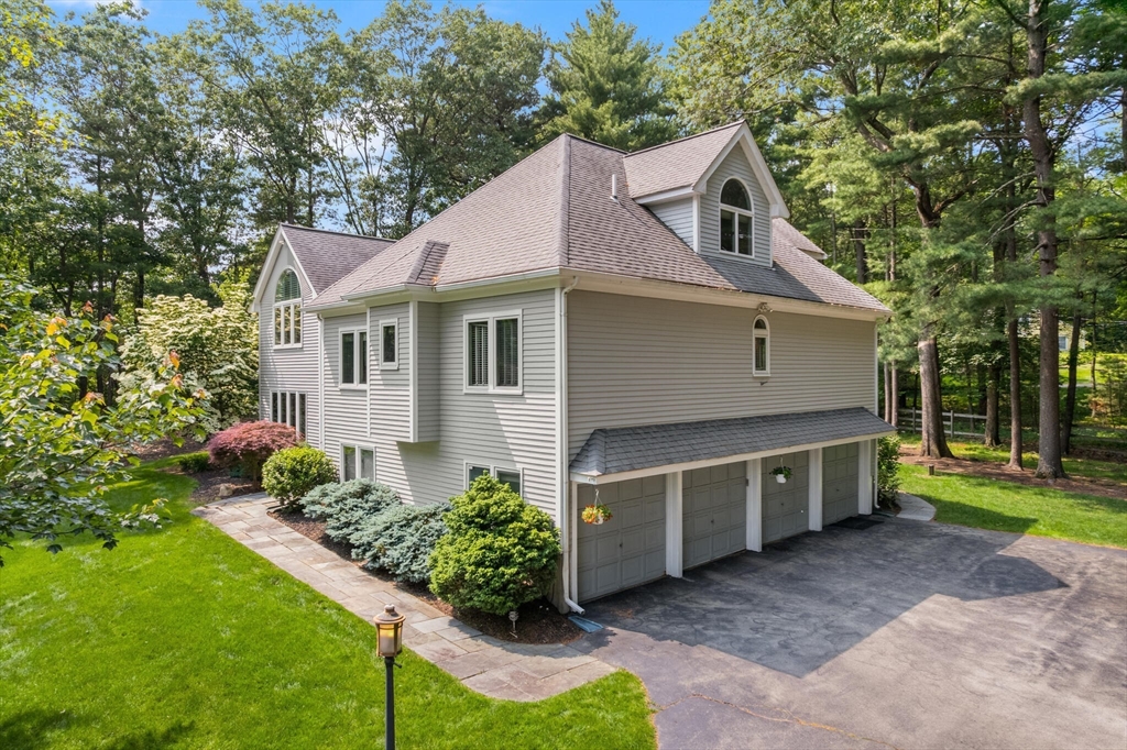 40 Strawberry Ln