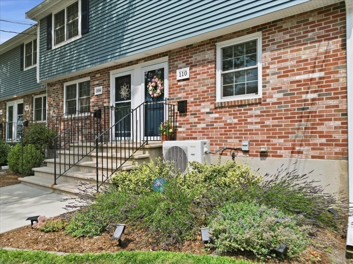 110 Hooper Rd #110, Dedham, MA Photo #32